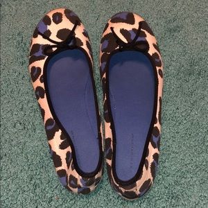 White and blue Leopard print ballet flats
